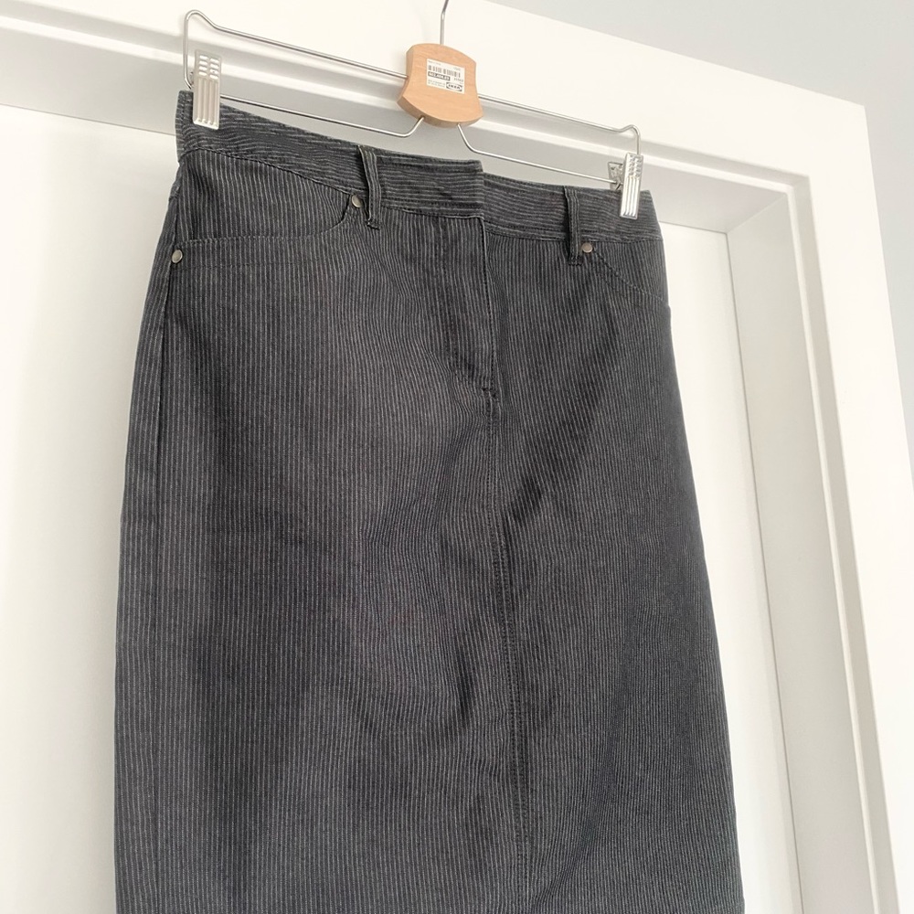 RENUAR Collection Black Pinstripe Skirt Size 4
